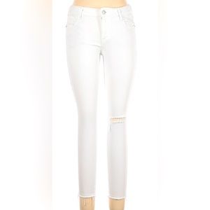 Old Navy size 4 mid rise, rockstar, distressed white jegging / jean.  EUC.